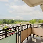 Spacious & Quiet 1 Bedroom In By Renters شقة *