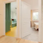 شقة Spacious & Quiet 1 Bedroom In By Renters بروشكوف