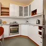 Spacious & Quiet 1 Bedroom In By Renters