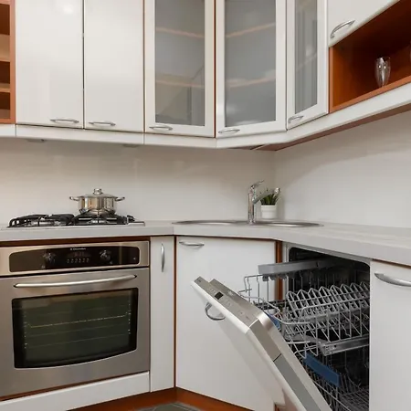 Apartment Spacious & Quiet 1 Bedroom In By Renters *