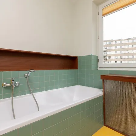 Apartment Spacious & Quiet 1 Bedroom In By Renters *