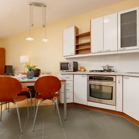 Spacious & Quiet 1 Bedroom In By Renters * Pruszkow