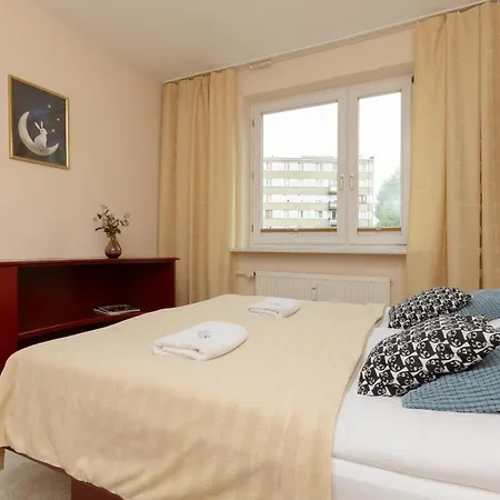 Spacious & Quiet 1 Bedroom In By Renters Pruszkow