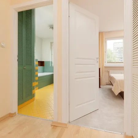 Daire Spacious & Quiet 1 Bedroom In By Renters Pruszków