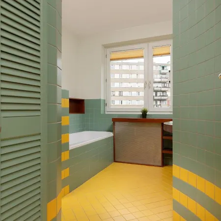 Spacious & Quiet 1 Bedroom In By Renters