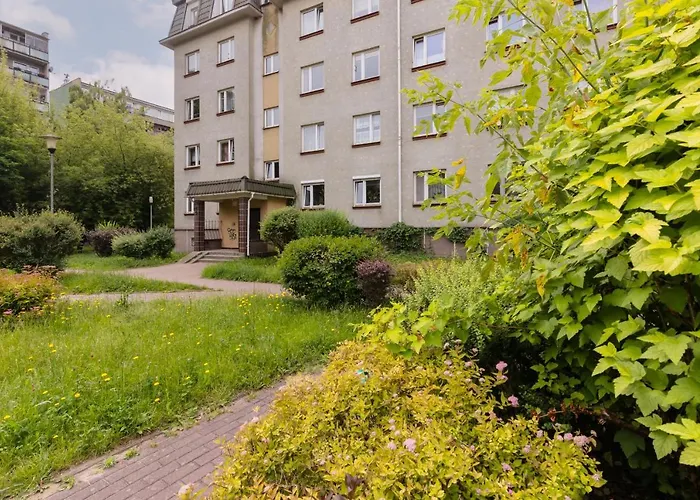 Spacious & Quiet 1 Bedroom In By Renters Daire Pruszków