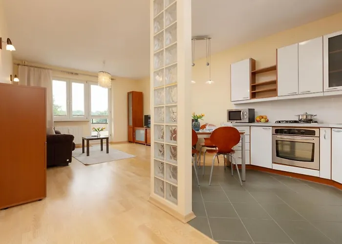 Spacious & Quiet 1 Bedroom In By Renters