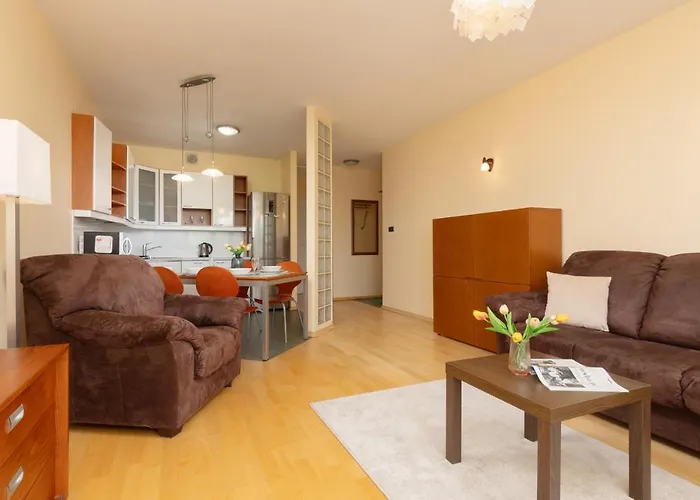 Daire Spacious & Quiet 1 Bedroom In By Renters Pruszków