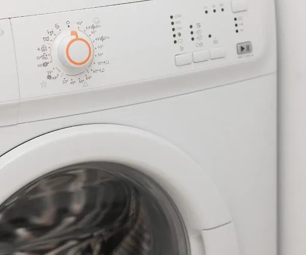 Spacious & Quiet 1 Bedroom In By Renters