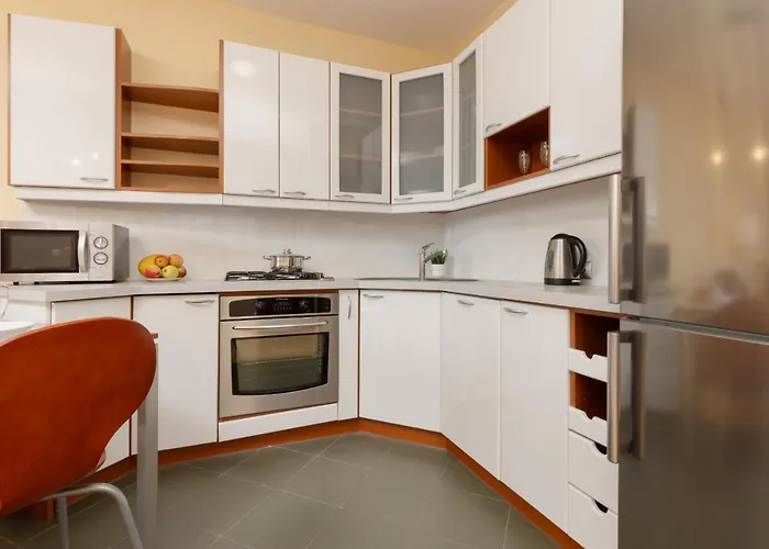 Spacious & Quiet 1 Bedroom In By Renters