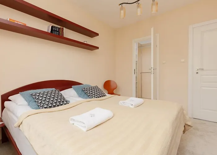 Spacious & Quiet 1 Bedroom In By Renters